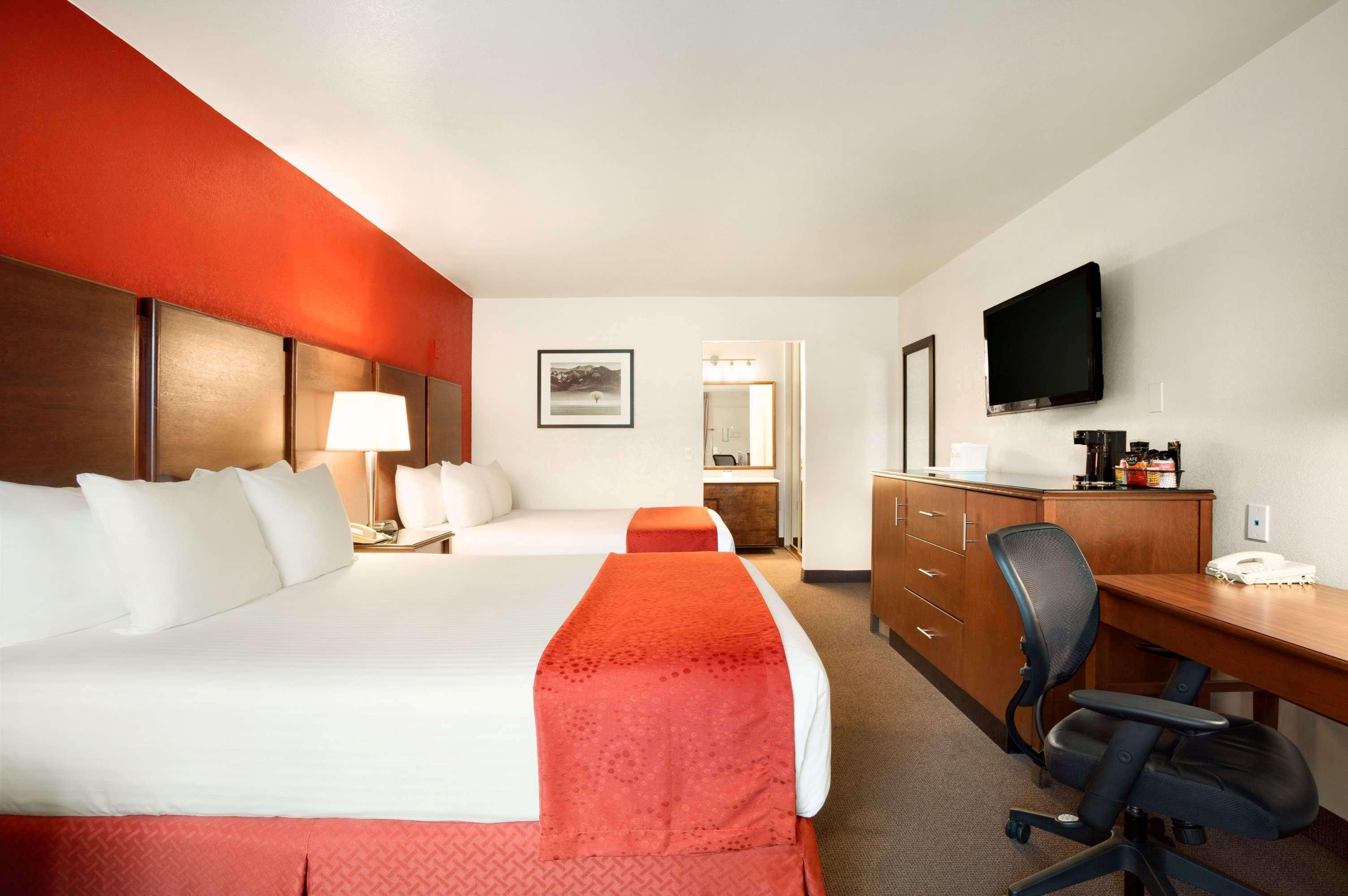 Ramada By Wyndham San Diego North Hotel & Conference Center Buitenkant foto