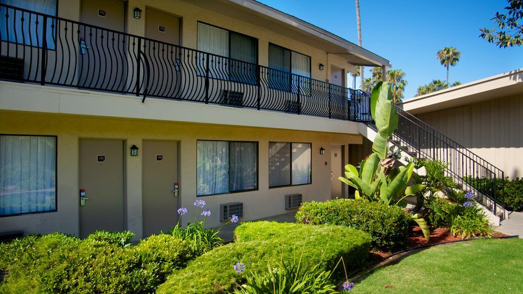 Ramada By Wyndham San Diego North Hotel & Conference Center Buitenkant foto