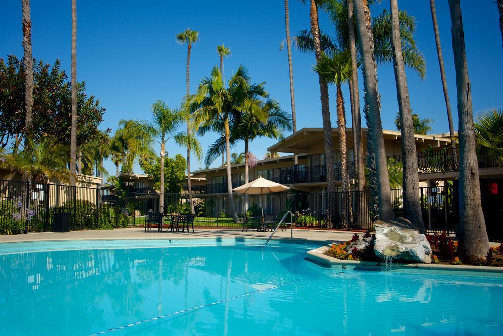 Ramada By Wyndham San Diego North Hotel & Conference Center Buitenkant foto